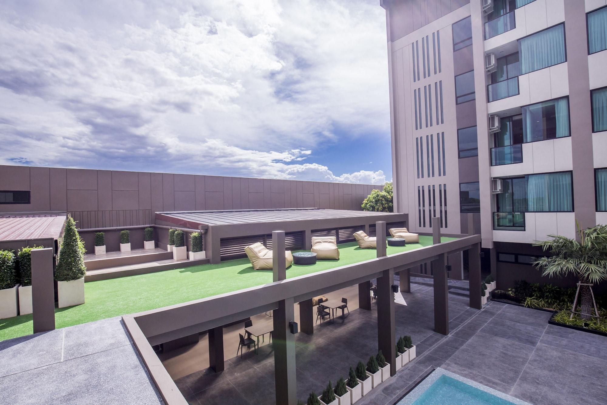 The Crystal Hotel Buriram - Formerly X2 Vibe Buriram Exterior foto